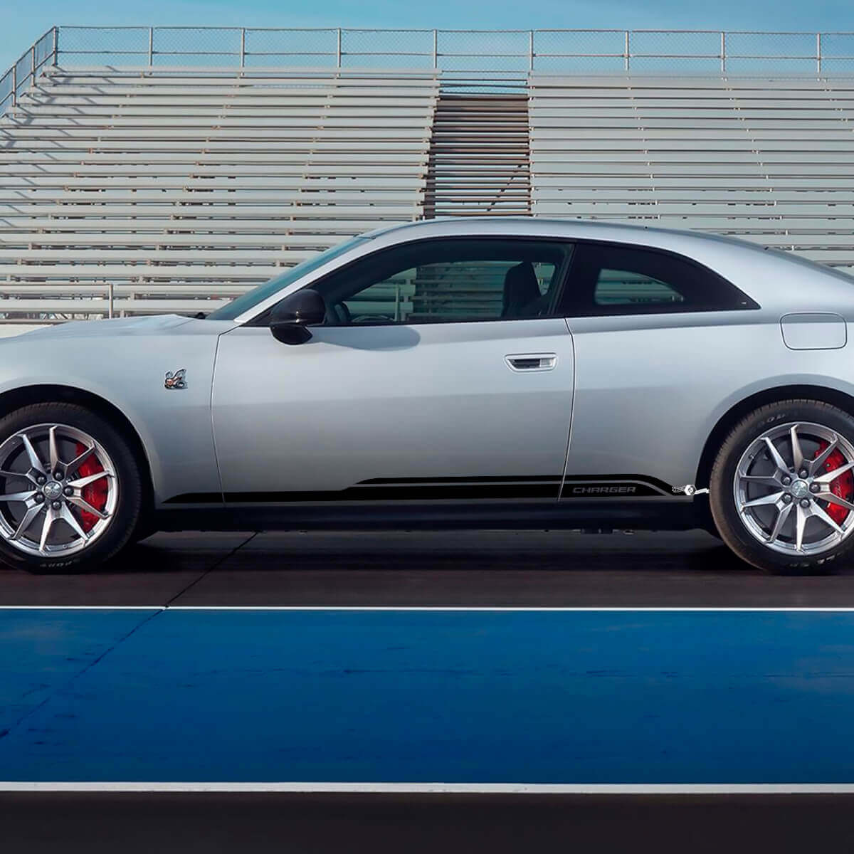 Markanter Vinyl-Aufkleber mit Doppelstreifen für die Schwellerleiste des Dodge Charger Electric