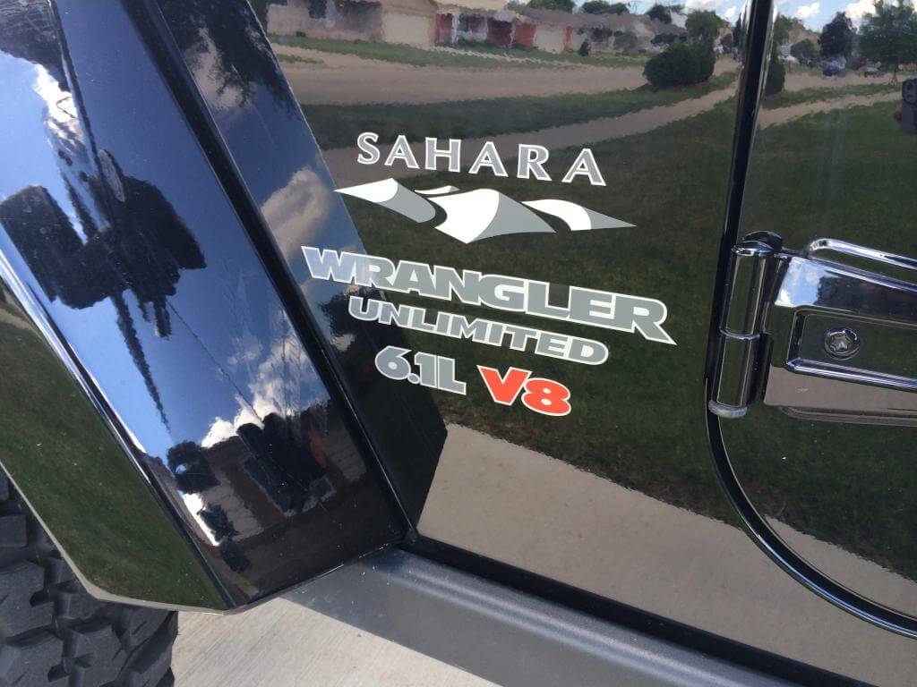 Jeep SAHARA 6.1L V8 Mountain Wrangler Unlimited CJ TJ YK JK XJ Alle Farben Aufkleber Decal
