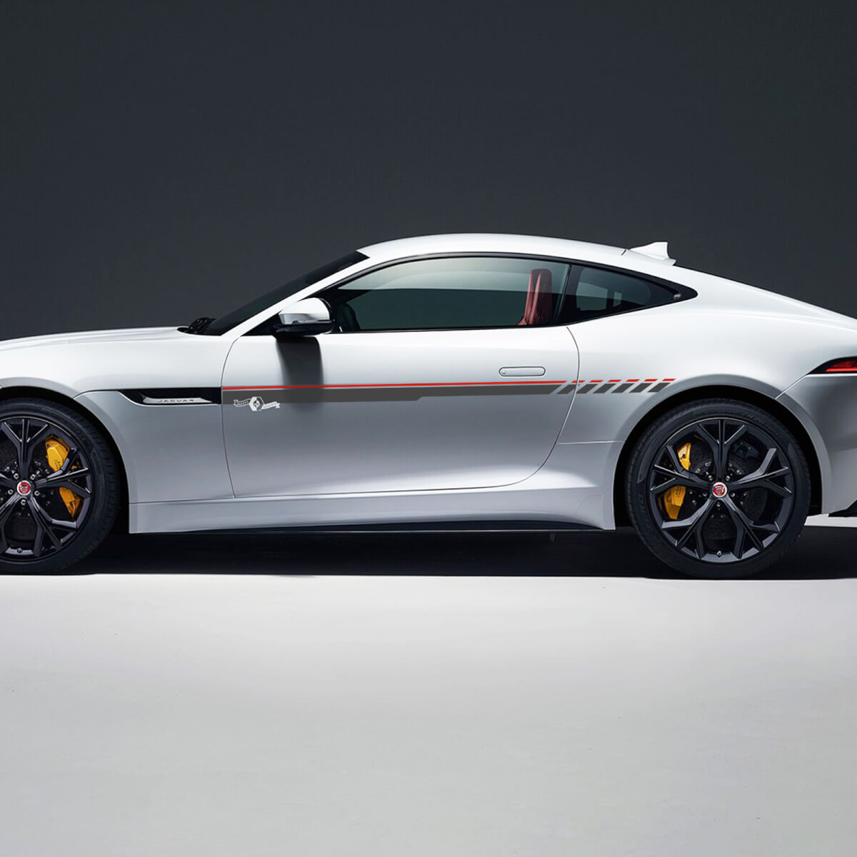 Paar Jaguar F-Type R Seiten-Racing-Grafiken, Türen, Streifen, Schachbrett-Flagge, Logo-Aufkleber, 2 Farben
