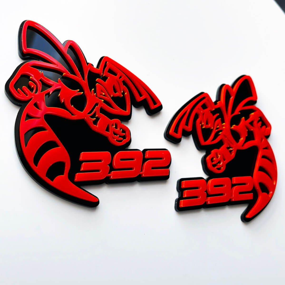 Hornet Bee 392 3D-Abzeichen, graues vs. rotes Fender-Abzeichen-Emblem
