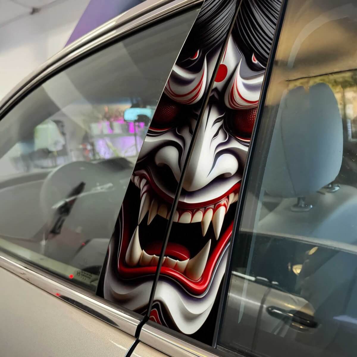 Japanische Dämonenmaske Hannya Säule Türen Auto Aufkleber Aufkleber Wrap benutzerdefinierte Vinyl-Grafiken für Fahrzeug-Styling 2
