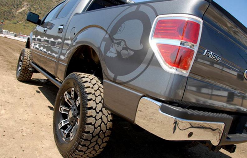 Metal Mulisha Schädel im Helm Nachttisch Vinylaufkleber für Dodge Ram 1500