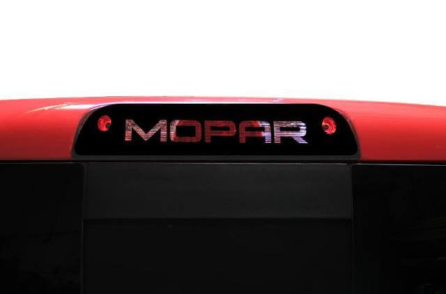 Chevrolet Silverado (2014–2017) 1500/2500, individuelle Vinyl-Aufkleber, Wrap-Set für drittes Bremslicht – Mopar
