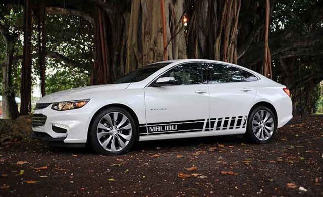 2 x mehrfarbiger Grafik-Chevrolet-Malibu-Auto-Symbol-Racing-Vinyl-Aufkleber