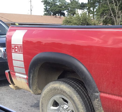 LKW-Vinyl-Aufkleber, Rennstreifen, Dodge Ram-Heckbett, Hemi-Mopar-Logo auf beiden Seiten
