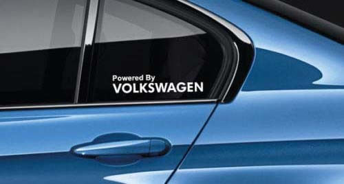 Angetrieben von Volkswagen Fenster-Vinyl-Aufkleber Paar für Volkswagen Autos