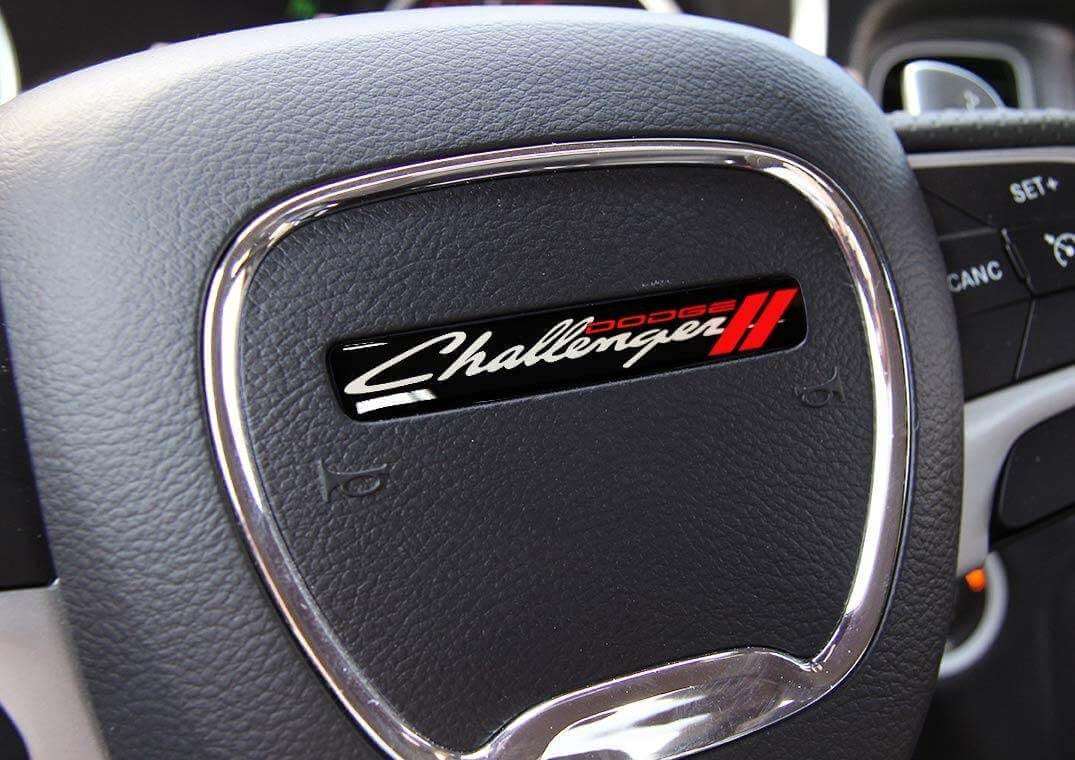 Emblem mit gewölbtem Aufkleber im Old-Style-Lenkrad-Design für Dodge Challenger