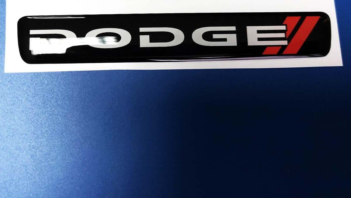 Ein Lenkrad-Emblem gewölbter Aufkleber Challenger Charger Mopar Dodge