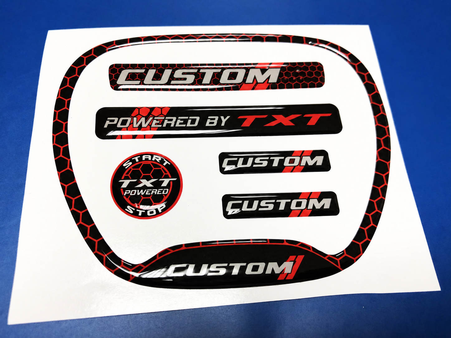 SRT Style Red Honeycomb Custom TXT Six Piece Domed Interior Kit — Vinylaufkleber (Lenkrad, Startknopf, Funkschlüssel) für Dodge Charger 2015-2026