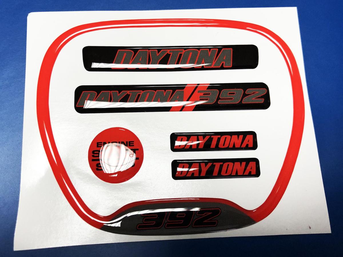 Set Charger Red Daytona 392 Lenkrad-Zierring-Emblem gewölbter Aufkleber Charger Dodge
