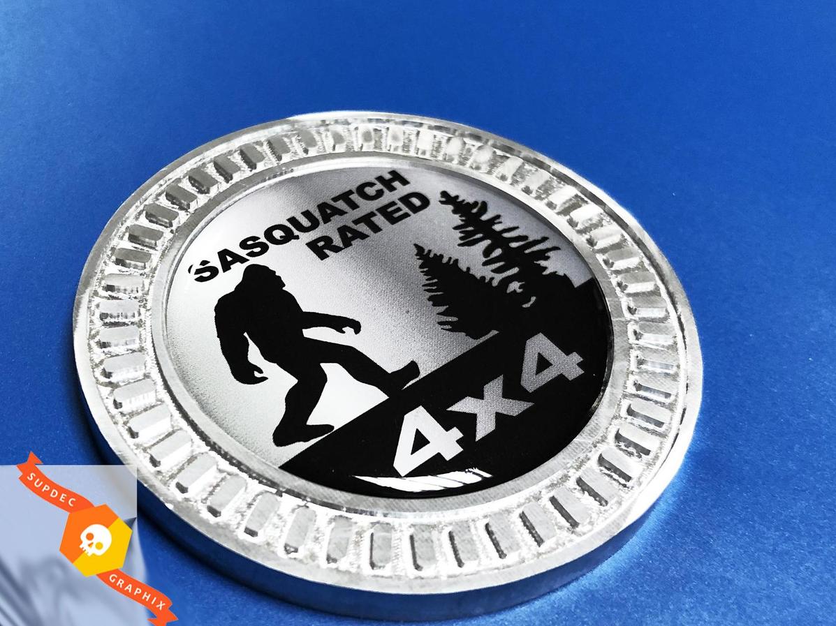 3D-Abzeichen Sasquatch Rated 4x4 Metall Aluminium Bettseitenemblem für Jeep Wrangler JL JK YJ TJ
