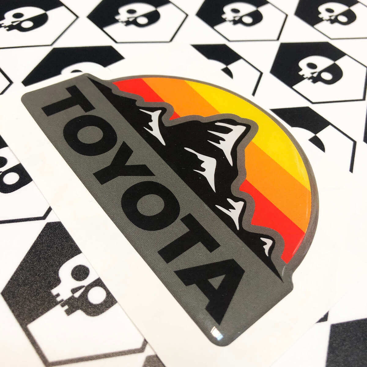 Paar Toyota Vintage Sunset Mountain gewölbte Emblem-Aufkleber