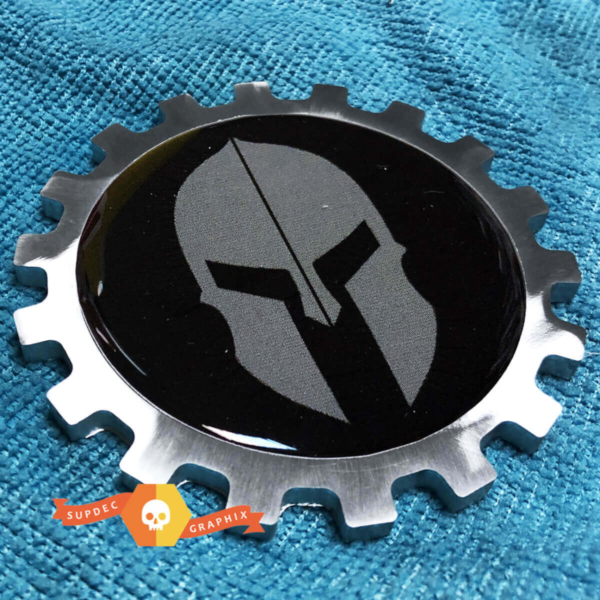 Spartan-Helm 3D Aluminium-Nachtsymbol für Jeep Wrangler JL und Gladiator JT