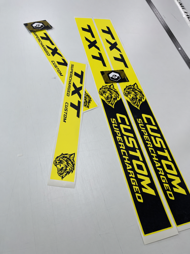 SRT Hellcat Style Yellow Black Custom TXT Cat Sill Set — Vinylaufkleber (Tür) für Dodge Challenger
