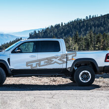 Benutzerdefinierter Textumriss-Stil Seitlicher Vinyl-Aufkleber Satz für Dodge Ram 1500 Rebel TRX_3