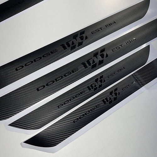 4x Dodge Challenger 100. Jubiläum Einstiegsleisten Vinyl Aufkleber Carbon Schwarz
 1