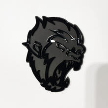 Angry Yeti Sasquatch Bigfoot 3D-Abzeichen, glänzendes Schwarz vs. mattschwarzes Fender-Abzeichen-Emblem
 4