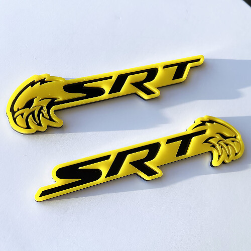 SRT Trackhawk 3D-Abzeichen, glänzendes Gelb vs. glänzendes schwarzes Kotflügelabzeichen-Emblem
