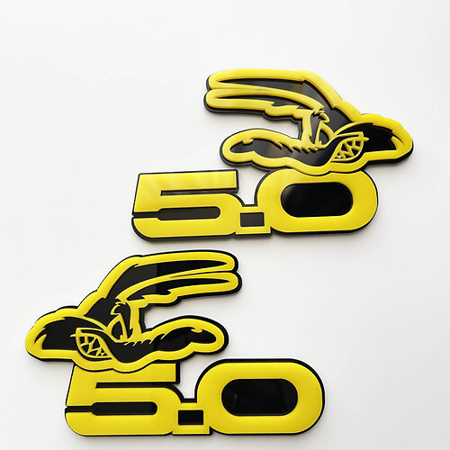 COYOTE 5.0 Fender Badges Emblem 3D-Abzeichen Schwarz vs. Gelb 2
