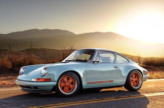 Porsche 911 Zweifarbiger klassischer Seitenstreifen-Logo-Aufkleber im Singer-Stil
