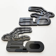 COYOTE 5.0 Fender Badges Emblem 3D-Abzeichen Schwarz vs. Grau 2
 3