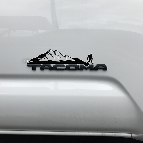 Toyota Tacoma Mountain Yeti Sasquatch Bigfoot Aufkleber Aufkleber über Abzeichen

