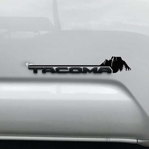 Toyota Tacoma Mountains Forest Trees Canyon Aufkleber Aufkleber über Abzeichen
