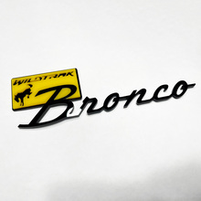 Bronco Wildtrak Fender Abzeichen Heckklappe Emblem 3D Abzeichen Schwarz gegen Rot
 4