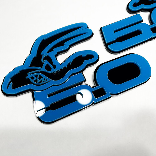 Coyote 5.0 Fender Abzeichen Emblem 3D Abzeichen Schwarz gegen Blau
 1