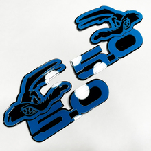 Coyote 5.0 Fender Abzeichen Emblem 3D Abzeichen Schwarz gegen Blau
 4