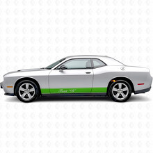 Konturstreifen & individuelle Schriftzug-Applikation für die Seitenschwellerfolie des Dodge Challenger_3
