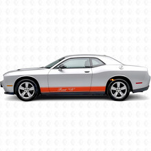 Konturstreifen & individuelle Schriftzug-Applikation für die Seitenschwellerfolie des Dodge Challenger_4