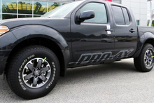 Kit für NISSAN Frontier 2016 PRO 4X inklusive Motorhauben- und Seitenaufklebern
 3