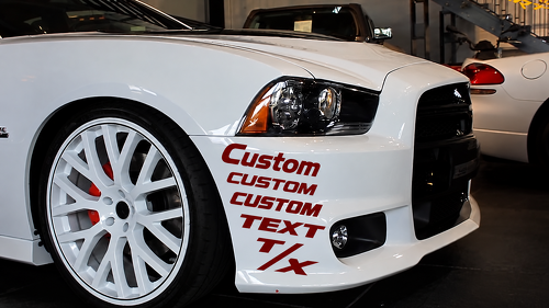Custom CUSTOM TEXT T/X Lettering Kit — Vinylaufkleber (vordere Stoßstange) für Dodge Charger