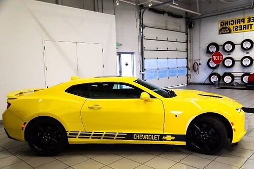 Mehrfarbiger grafischer Bolt EV / Camaro / SS-Autorennen-Aufkleber