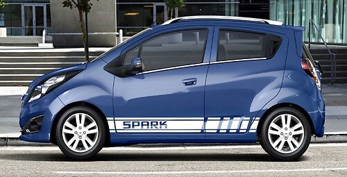 2 x mehrfarbige Grafiken Chevrolet Spark Symbol Autorennen Vinyl-Aufkleber