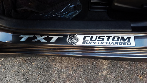 SRT Hellcat Style Chrome Custom TXT Cat Sill Set — Vinylaufkleber (Tür) für Dodge Challenger