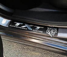 SRT Hellcat Style Chrome Custom TXT Cat Sill Set — Vinylaufkleber (Tür) für Dodge Challenger_2