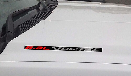 5.3L Vortec Hood Vinyl-Aufkleber: Chevrolet Silverado GMC Sierra (Block) Schwarzer Hintergrund
