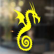 Drache mit spiralförmig gewickeltem Schwanz Universeller Vinyl-Aufkleber_4