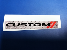 Silver Diamond Plate Red Twin Stripes Custom Domed Insert — Vinylaufkleber (Lenkrad) für Dodge Challenger_2