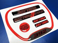 Satz von Charger Red Daytona 392 Lenkrad-Zierring-Emblem, gewölbter Aufkleber, Aufkleber, Charger Dodge
 2