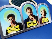 Heilige Dreifaltigkeit der Grand Tour Altar-Ikone Jeremy Clarkson (Der Orang-Utan) Richard Hammond (Hamster) James May (Captain Slow) Emblem-Aufkleber
 2