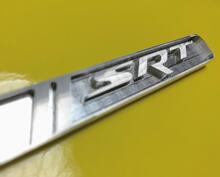 3D-SRT-HVAC-Inlay für den Beifahrerinnenraum für CHARGER Chellenger Powered by SRT-Emblem, Aluminiumteil
 3