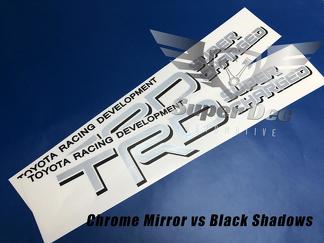 Paar TRD Super Charged Silver Chrome Mirror mit Black Shadows Toyota Racing Development LKW-Aufklebern auf der Ladefläche
