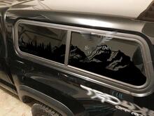 Tacoma Bed Topper Fenster, Berge, Bäume und Wolf oder Hirsch oder Forelle, Reise-Vinyl-Aufkleber, passend für Toyota TRD PRO Tacoma 16–21
 2