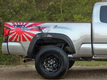 TRD Riesige JDM-Flagge 4 x 4 PRO Sport Offroad-Vinyl-Aufkleber, passend für Tacoma 2013–2020 oder Tundra 2013–2020
 2