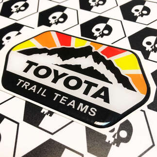 2 Aufkleber Toyota Trail Teams Mountains Vintage Sun Colors Badge Emblem gewölbter Aufkleber
