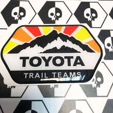 2 Aufkleber Aufkleber Toyota Trail Teams Berge Vintage Sonnenfarben Abzeichen Emblem gewölbter Aufkleber
 2