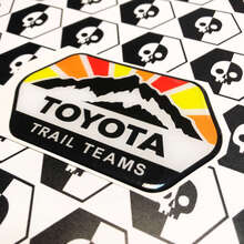 2 Aufkleber Aufkleber Toyota Trail Teams Berge Vintage Sonnenfarben Abzeichen Emblem gewölbter Aufkleber
 3